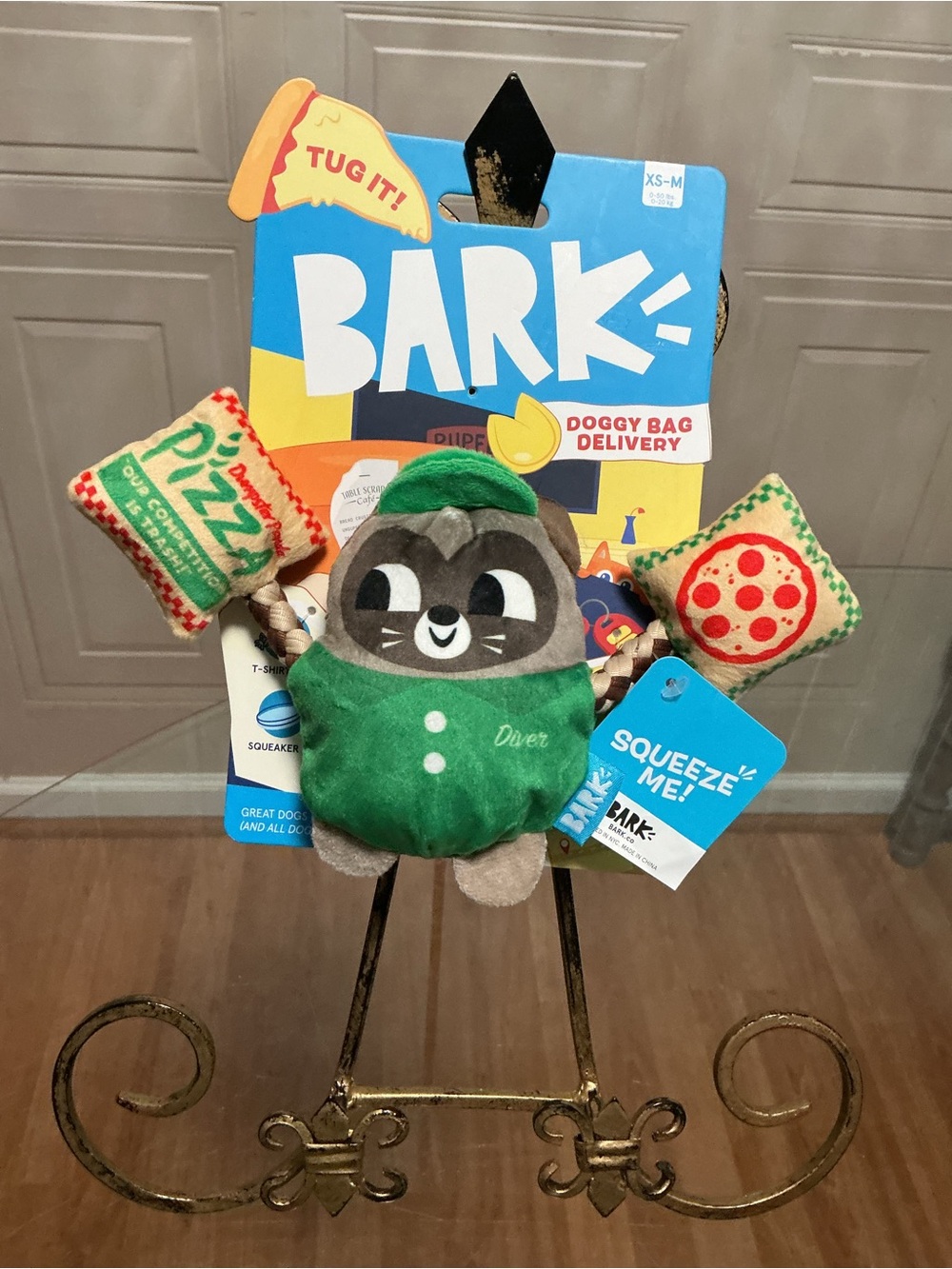 New Bark Box " Late Bite Delivery Guy " Dog Toy Raccoon Delivering Pizza XS/M Sz
